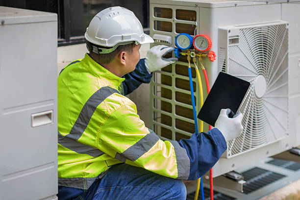 Professional Ductwork Repair technician working in Rainbow, TX